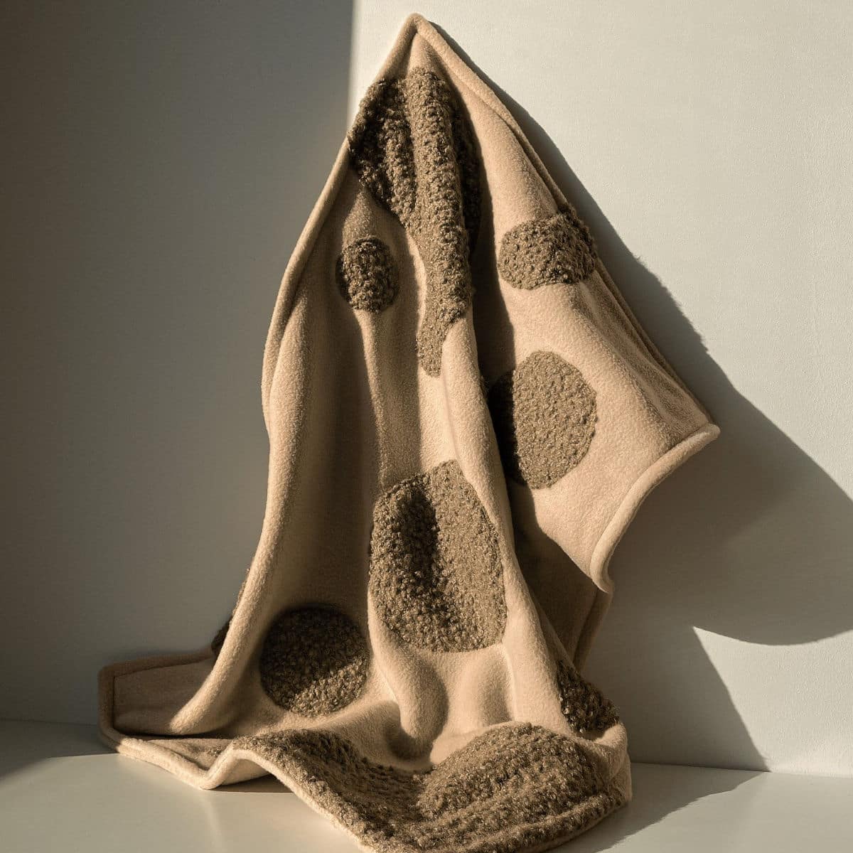 Roy.HOME Spotted Dog Blanket